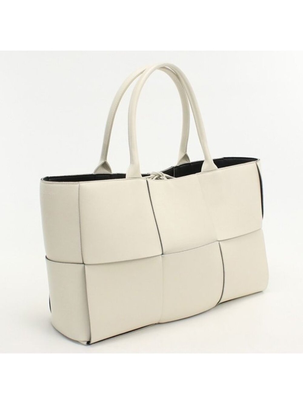 Bottega Veneta Medium Tote Bag Leather